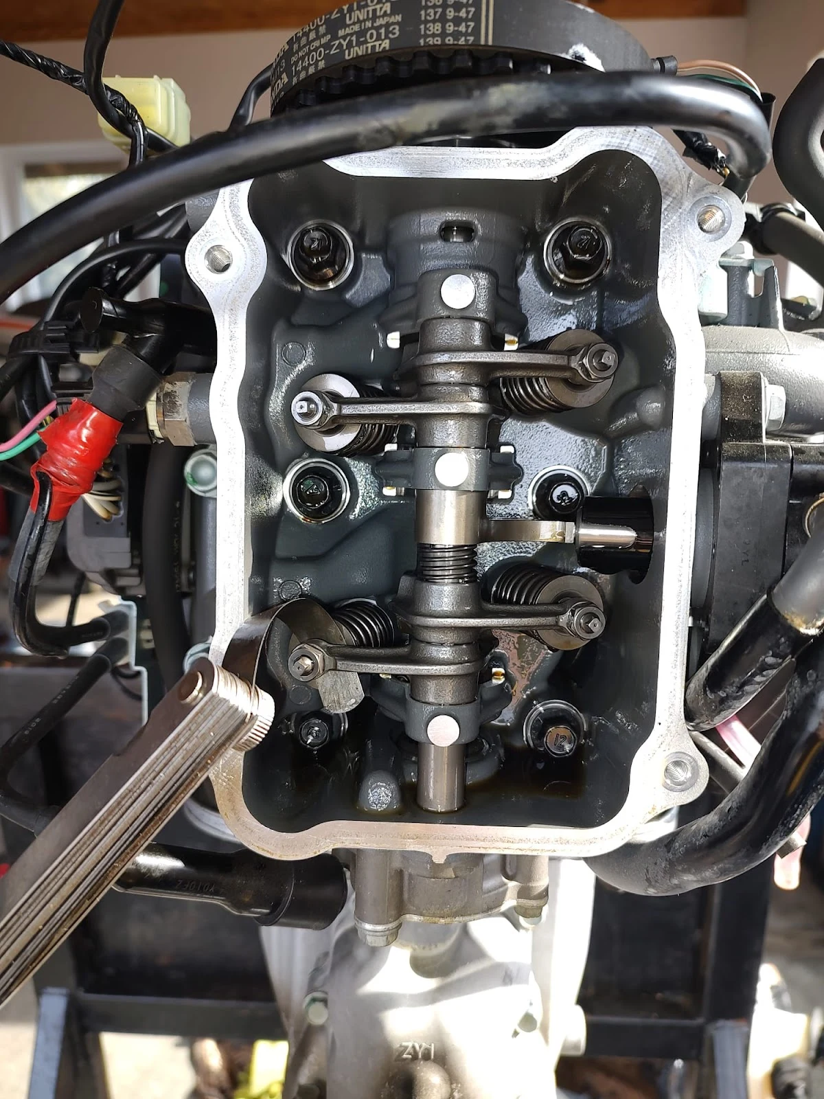 Serwis silnika zaburtowego – demontaż głowicy, diagnostyka