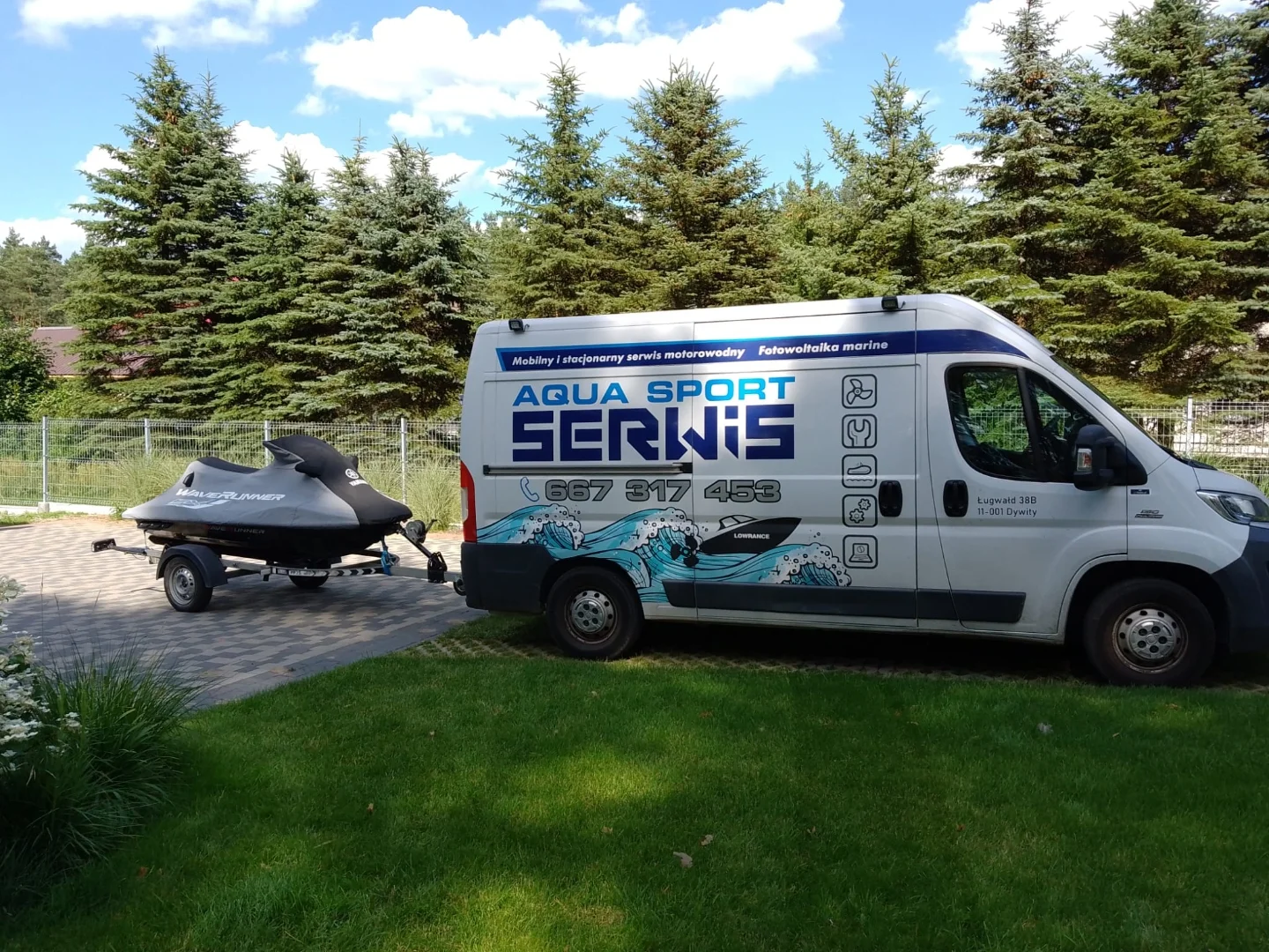 Van serwisowy Aqua Sport Serwis z pełnym brandingiem – mobilny serwis motorowodny